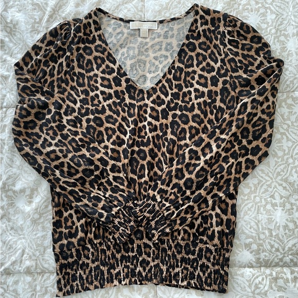 Small Michael Kors Jersey Cheetah Print V-Neck Long Sleeve Smocked Hem Shirt - Picture 3 of 6